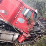 Un siniestro vial en la carretera Cuenca – Molleturo resultó en una persona lesionada y una alerta por posible afectación ambiental.