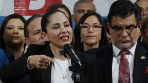 González denuncia presuntas amenazas de Noboa a partidos que integren a la Revolución Ciudadana.