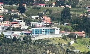 Interna herida y otra fugada tras intento de fuga en la cárcel de mujeres de Azogues.