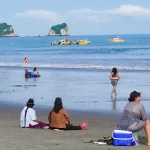 Feriado en Ecuador: viajar en familia puede costar hasta USD 1.000 entre transporte, hospedaje y alimentación.