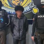 Capturan en la terminal de Cuenca a un sospechoso que conducía una moto con reporte de robo.