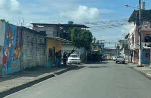 Hallan el cuerpo de un tricimotero abandonado durante el toque de queda en Guasmo Sur.