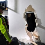 Roban dos locales en el centro de Cuenca haciendo un agujero en la pared.