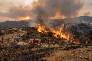 La llegada de la época seca provoca el inicio de incendios forestales en Cuenca.
