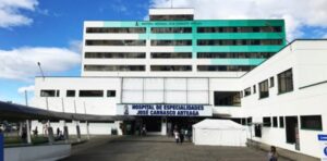 Asambleísta Castro alerta sobre posibles anomalías en el hospital José Carrasco Arteaga.