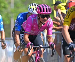 Carapaz añade un punto más a su cuenta en la categoría de montaña dentro del Tour de Francia.