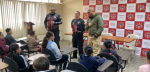 Bomberos Junior inicia sus jornadas vacacionales en Azogues con 54 niños.