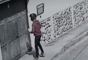 Desmantelan una banda dedicada a la extorsión en el cantón Cuenca durante un operativo policial.