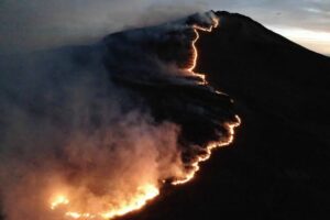Incendio en Cotacachi reabre el debate sobre la protección de los páramos y las fuentes de agua