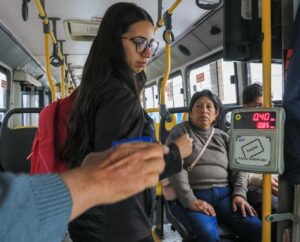 El subsidio al bus urbano en Cuenca ya rige, pero rechazan el cobro de la tarifa de 40 centavos.