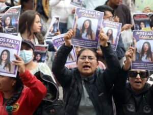 Protesta en Cuenca exige la localización de Camila Guillén, joven desaparecida en Déleg.